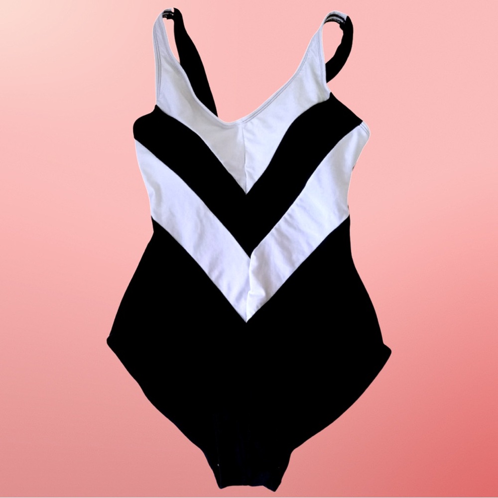 VTG LIKE NEW Barbie Marina Del Mar swimsuit